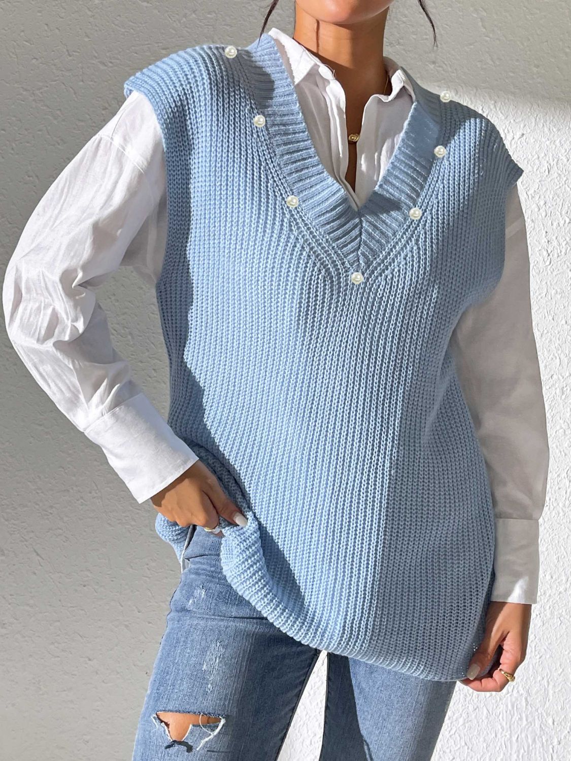 Pearl trim v-neck sweater vest - light blue / one size