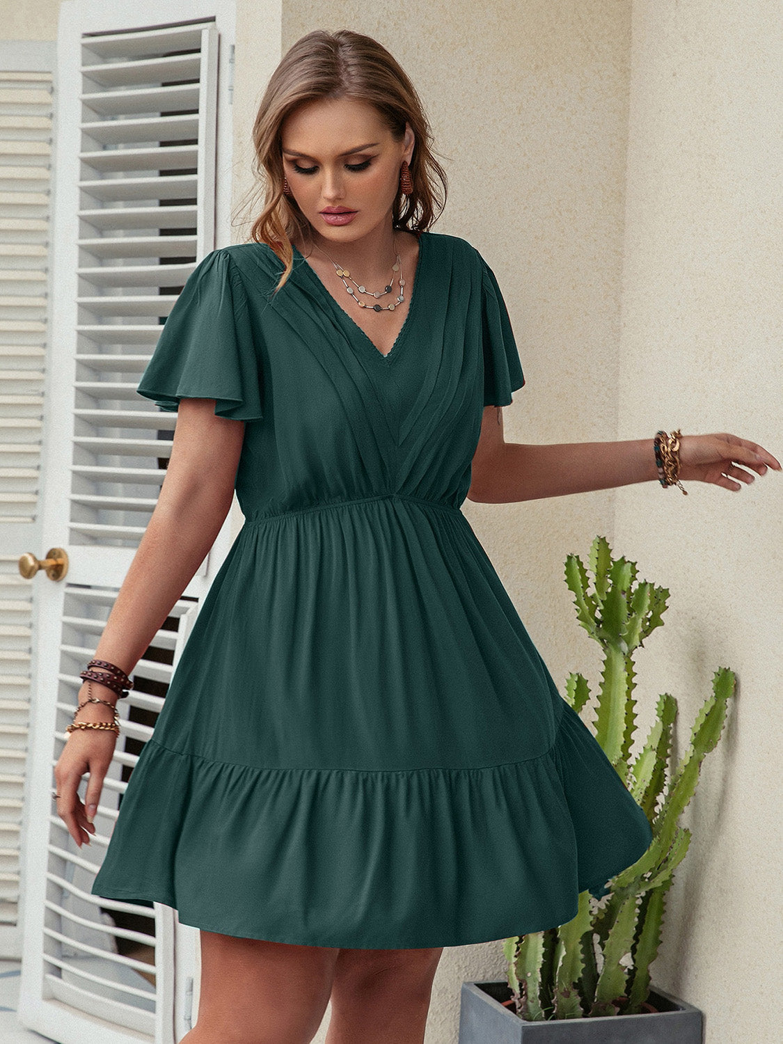 Plus size ruffle hem v-neck short sleeve dress - dark green / 0xl