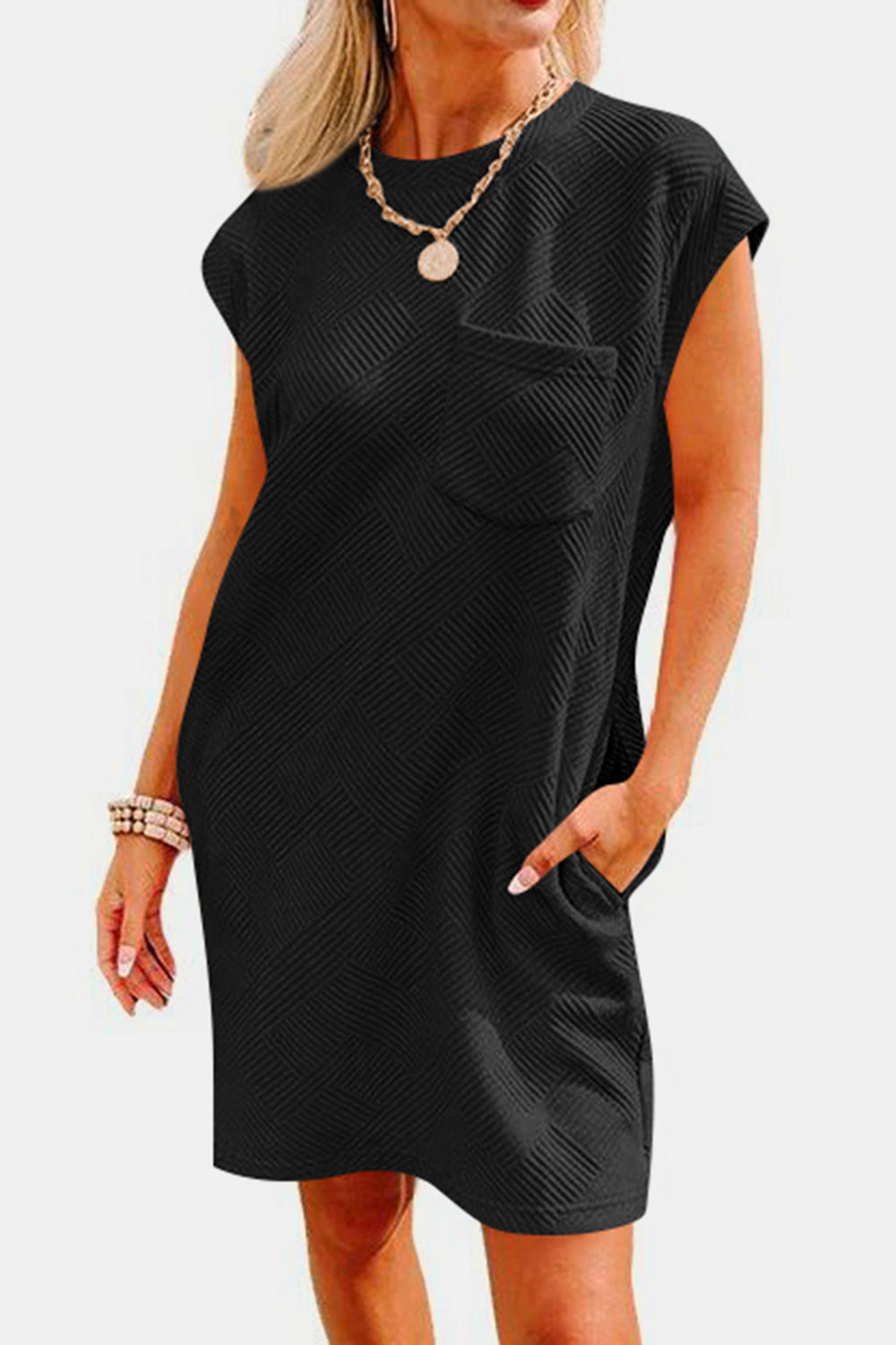 Textured round neck cap sleeve dress - black / s