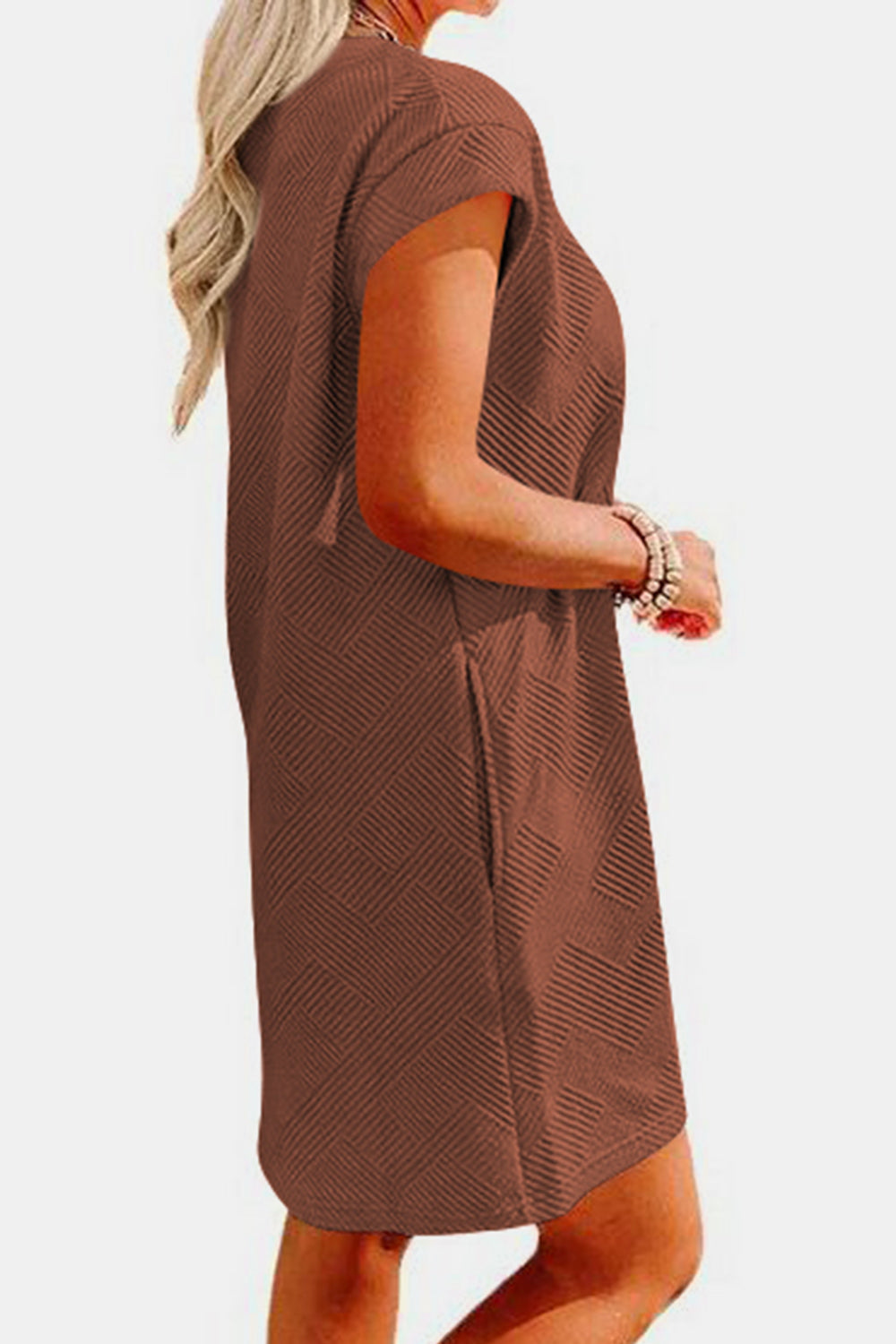 Textured round neck cap sleeve dress - brown / s