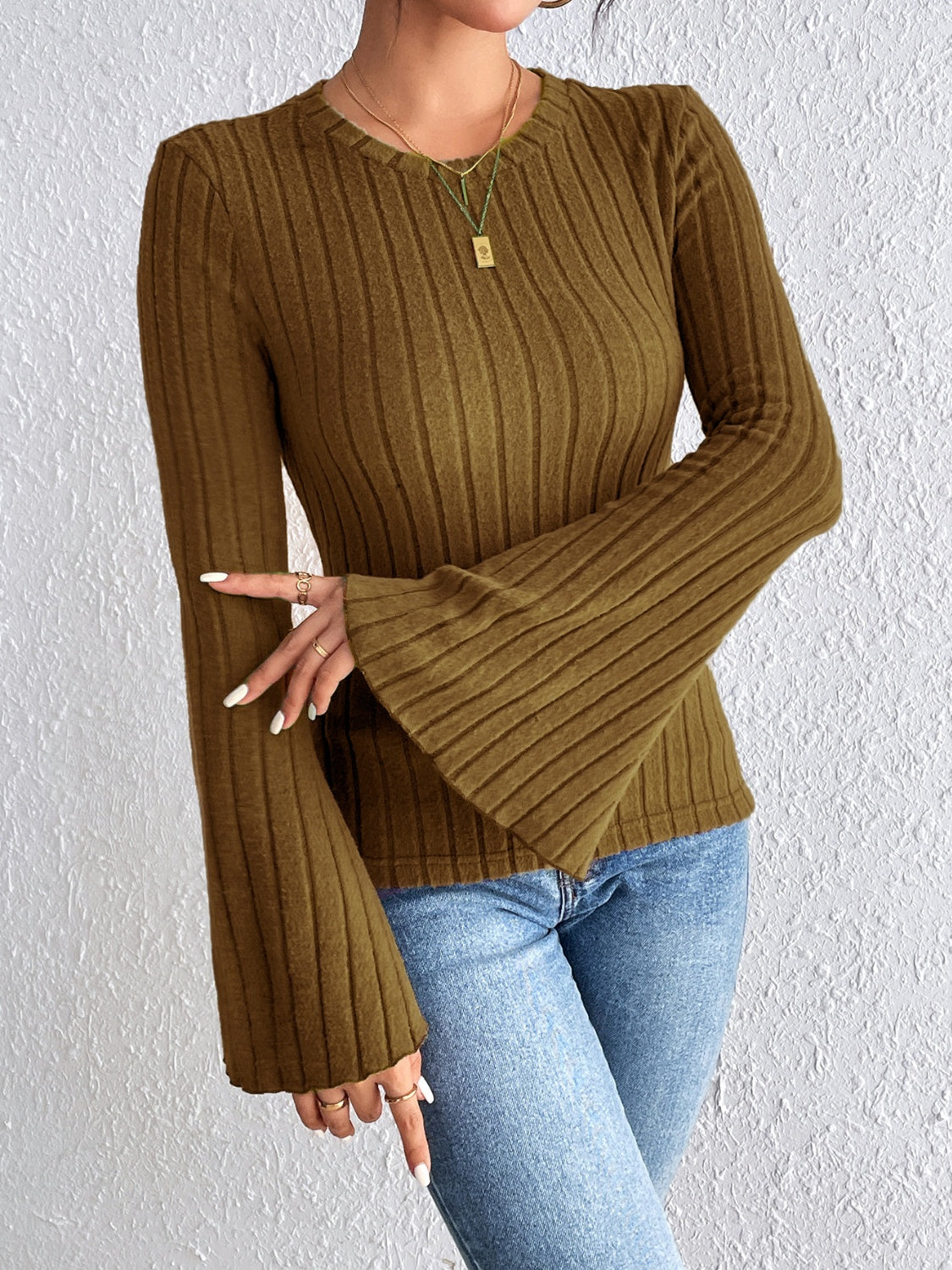 Round neck flare sleeve t-shirt