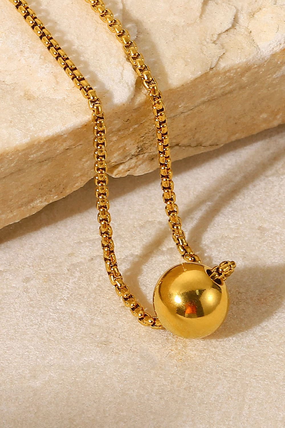 18k gold-plated round shape pendant necklace - gold / one size