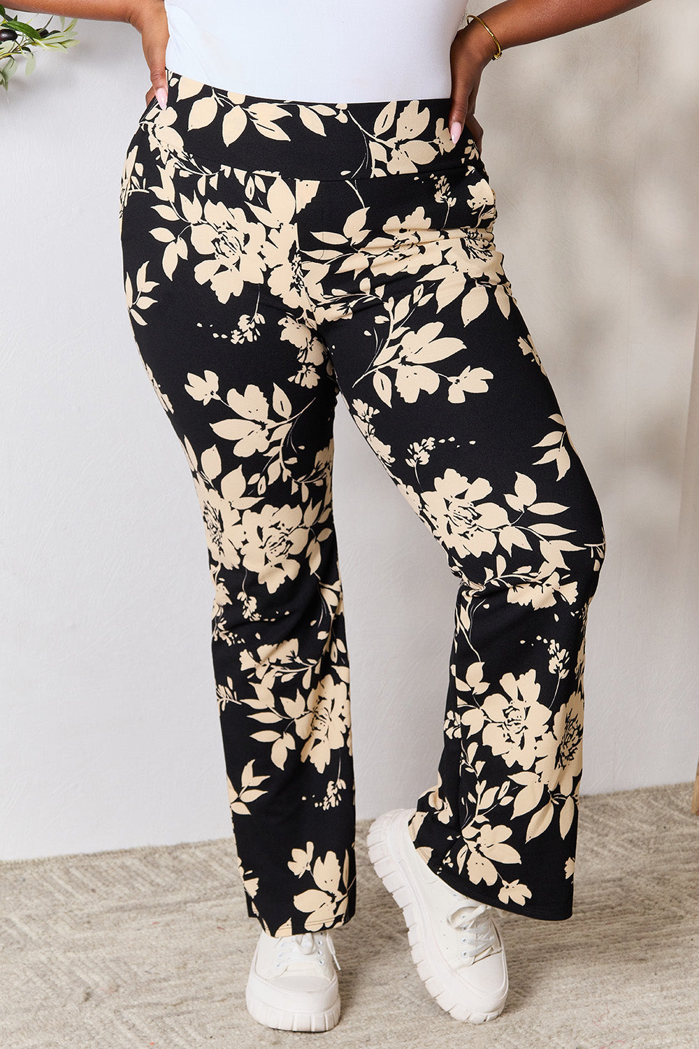 Heimish full size high waist floral flare pants - black/taupe / s