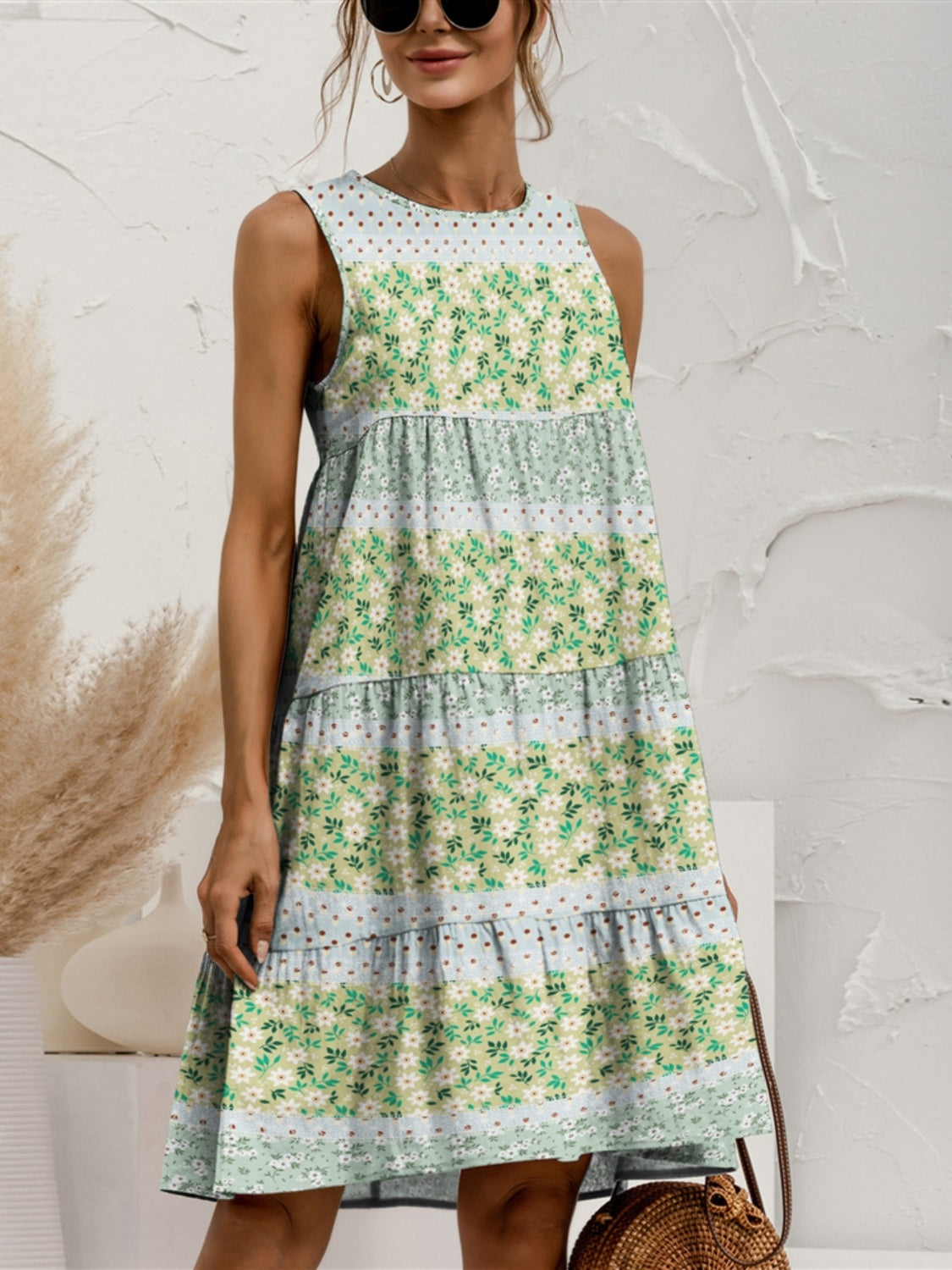 Tiered printed round neck sleeveless dress - light green / s