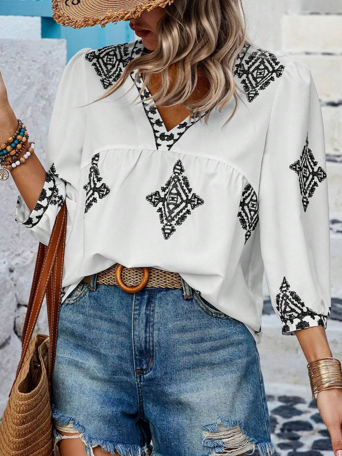 Printed v-neck three-quarter sleeve blouse - white / s