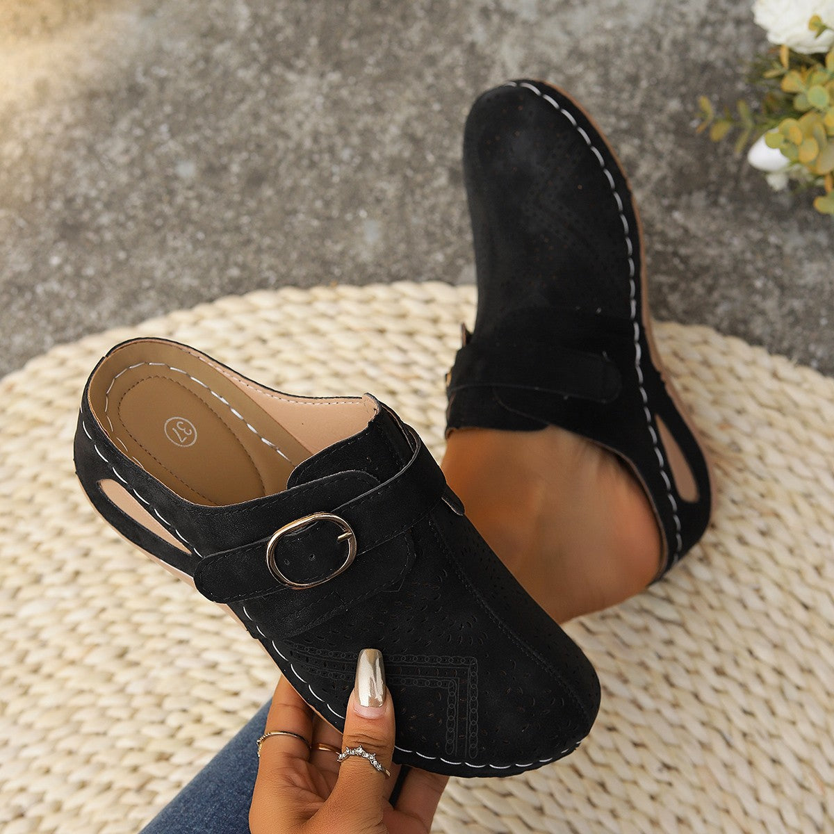 Suede round toe wedge sandals - black / 36(us5)