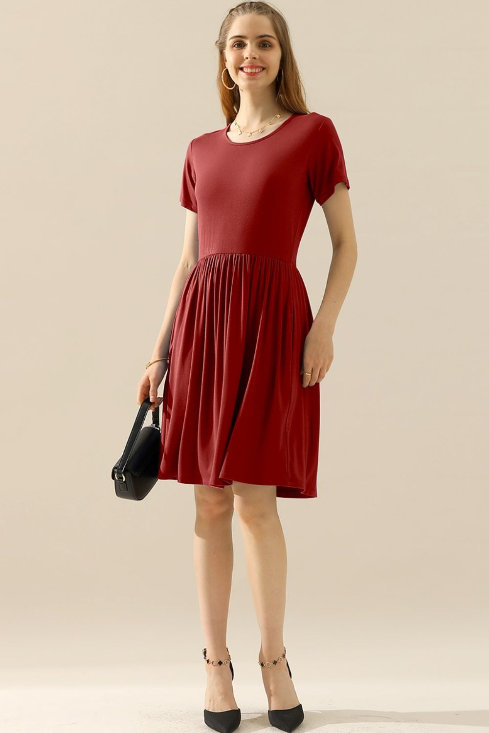 Ninexis full size round neck ruched dress with pockets - burgundy / s