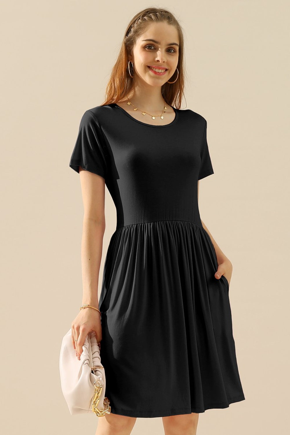 Ninexis full size round neck ruched dress with pockets - black / s