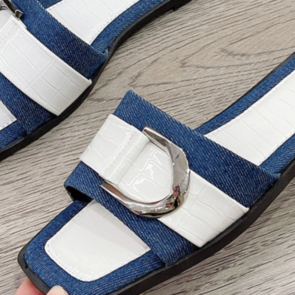 Buckle trim open toe sandals