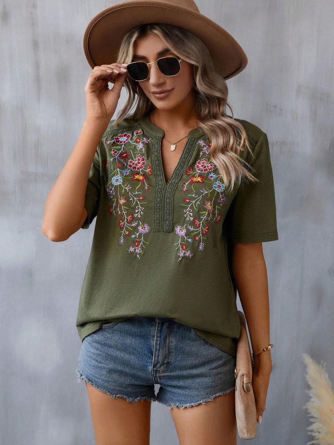 Embroidered notched short sleeve t-shirt - army green / s