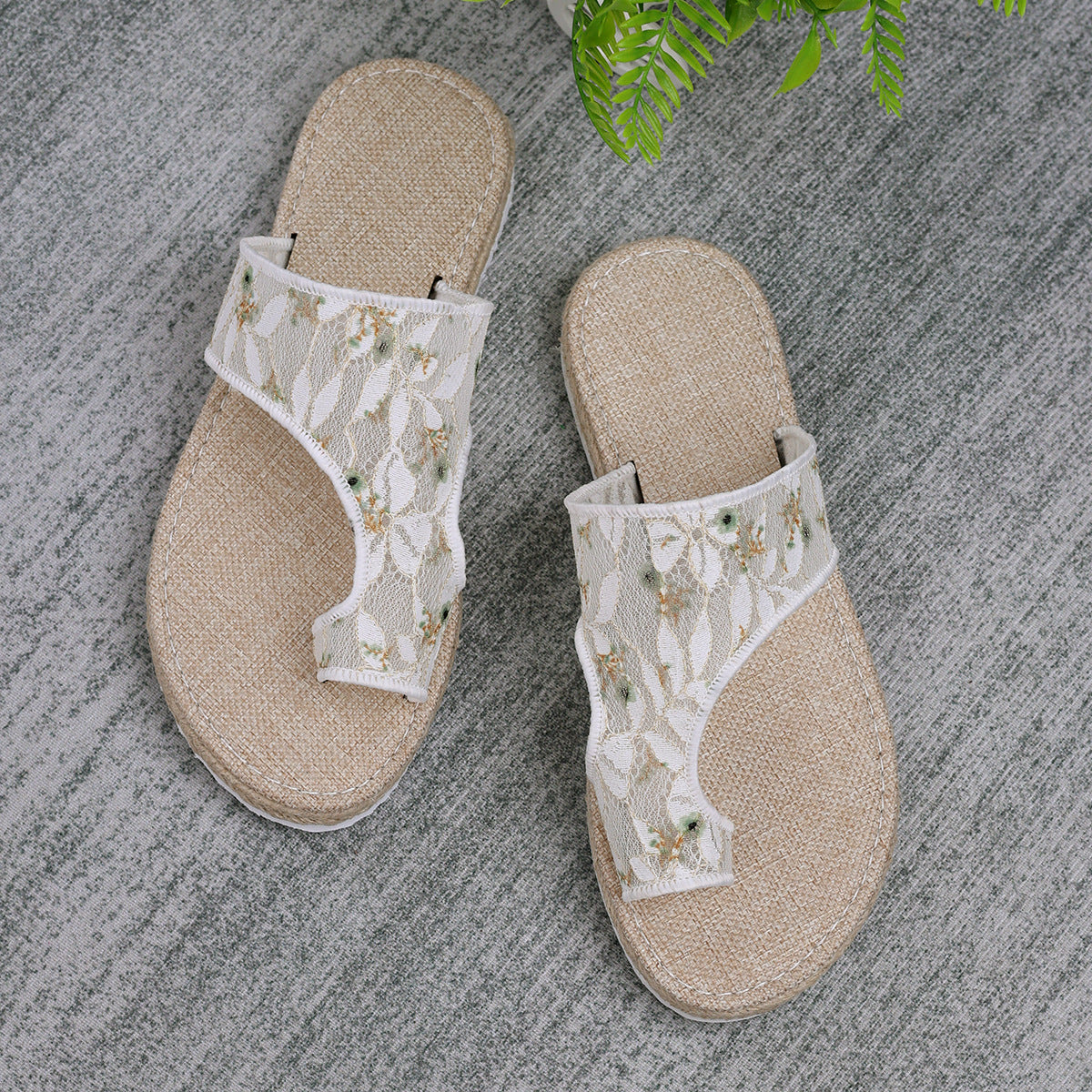 Flower toe post flat sandals