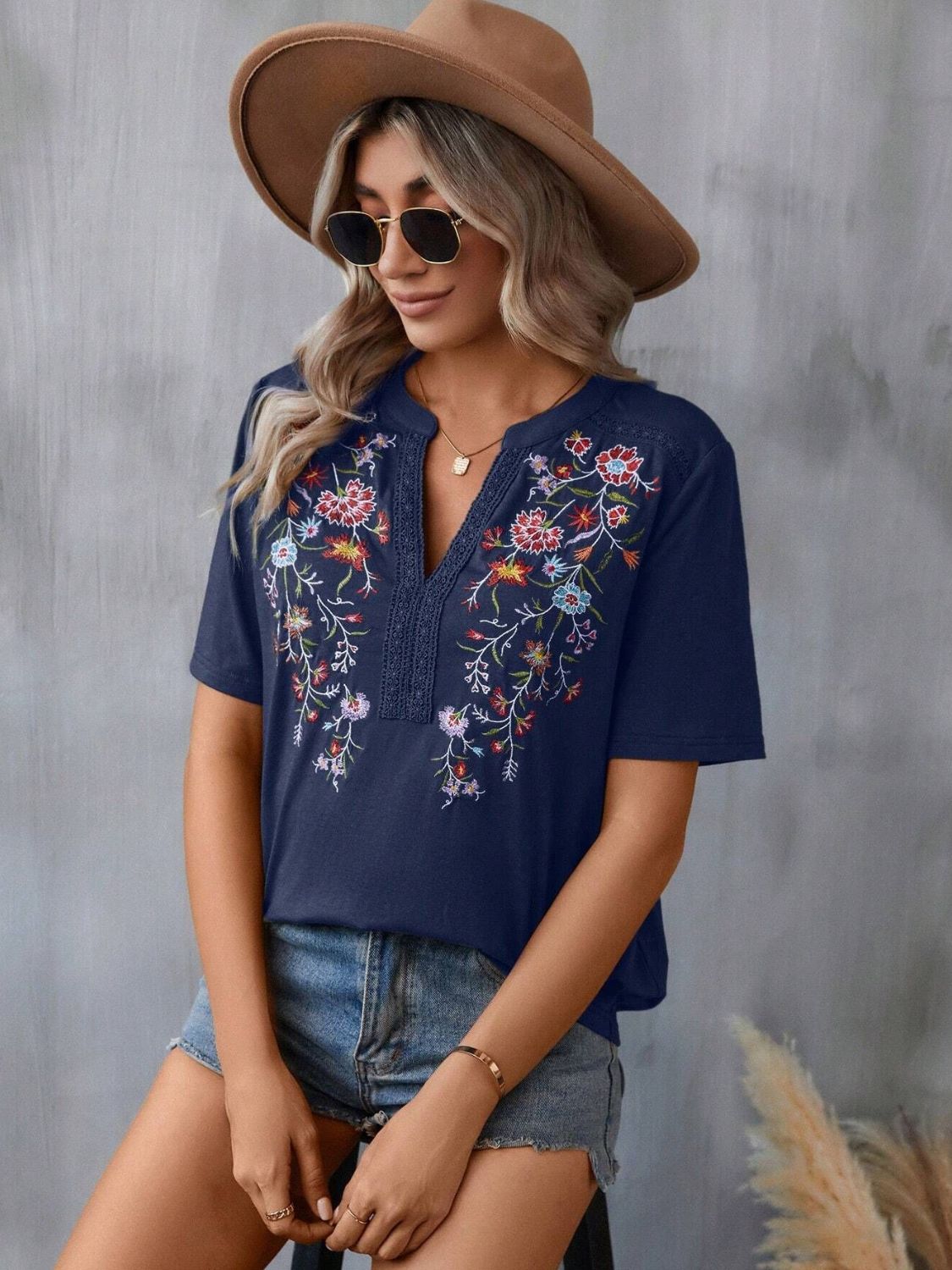 Embroidered notched short sleeve t-shirt - dark navy / s