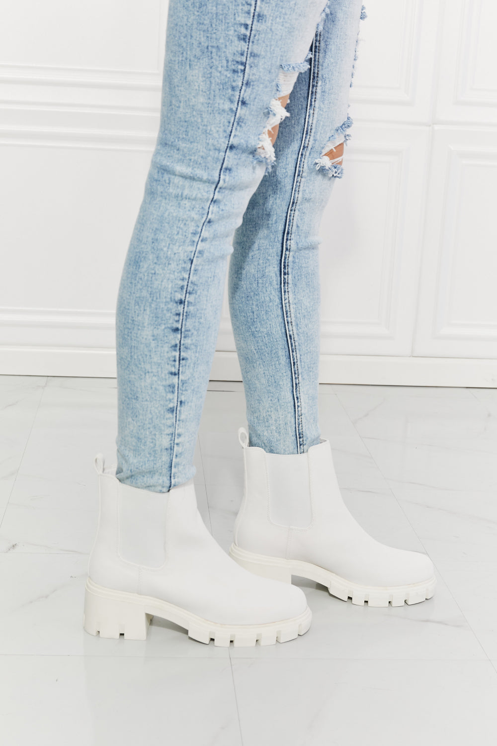 Mmshoes work for it matte lug sole chelsea boots in white