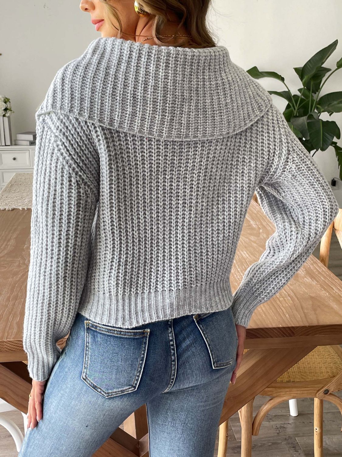 Cable-knit long sleeve sweater