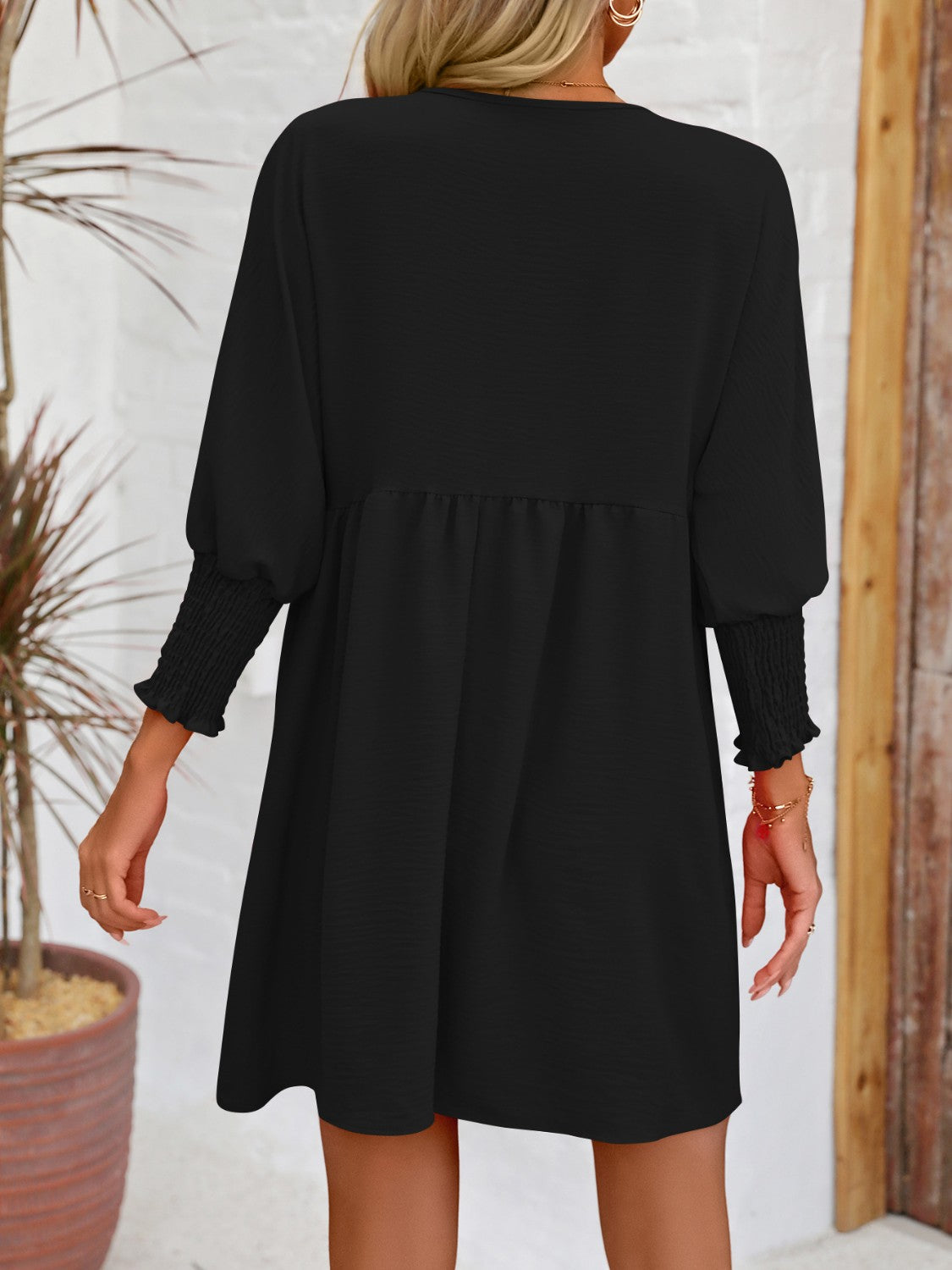 Round neck lantern sleeve mini dress