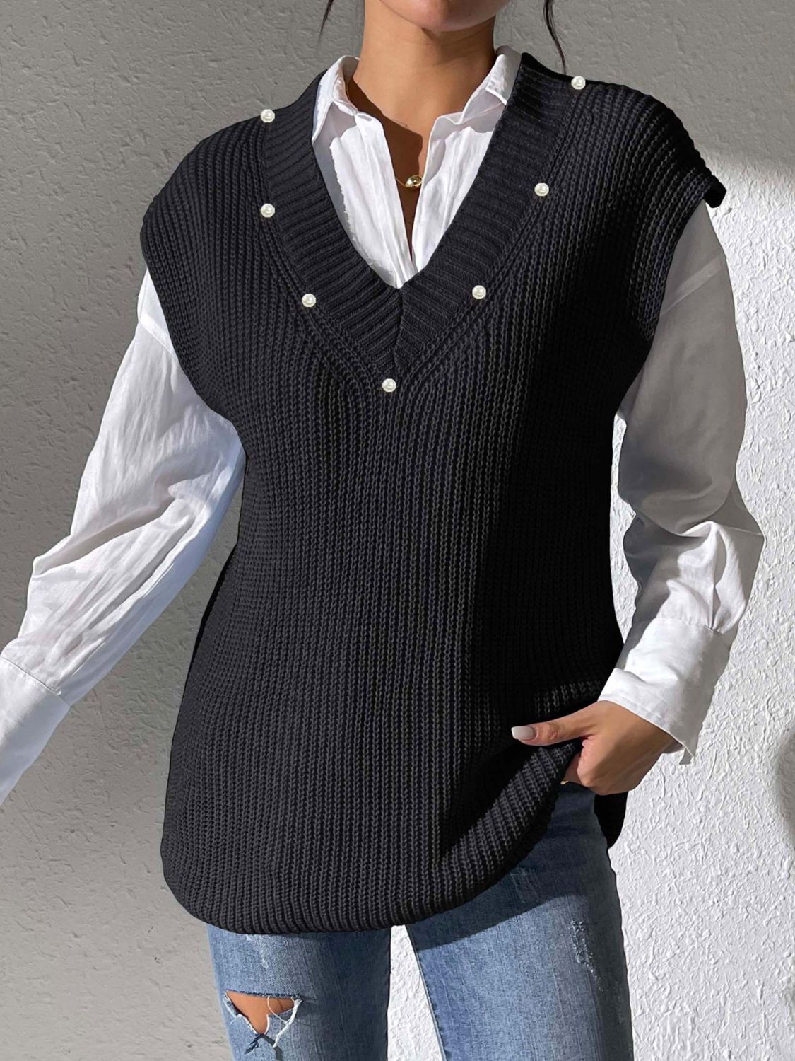 Pearl trim v-neck sweater vest - black / one size