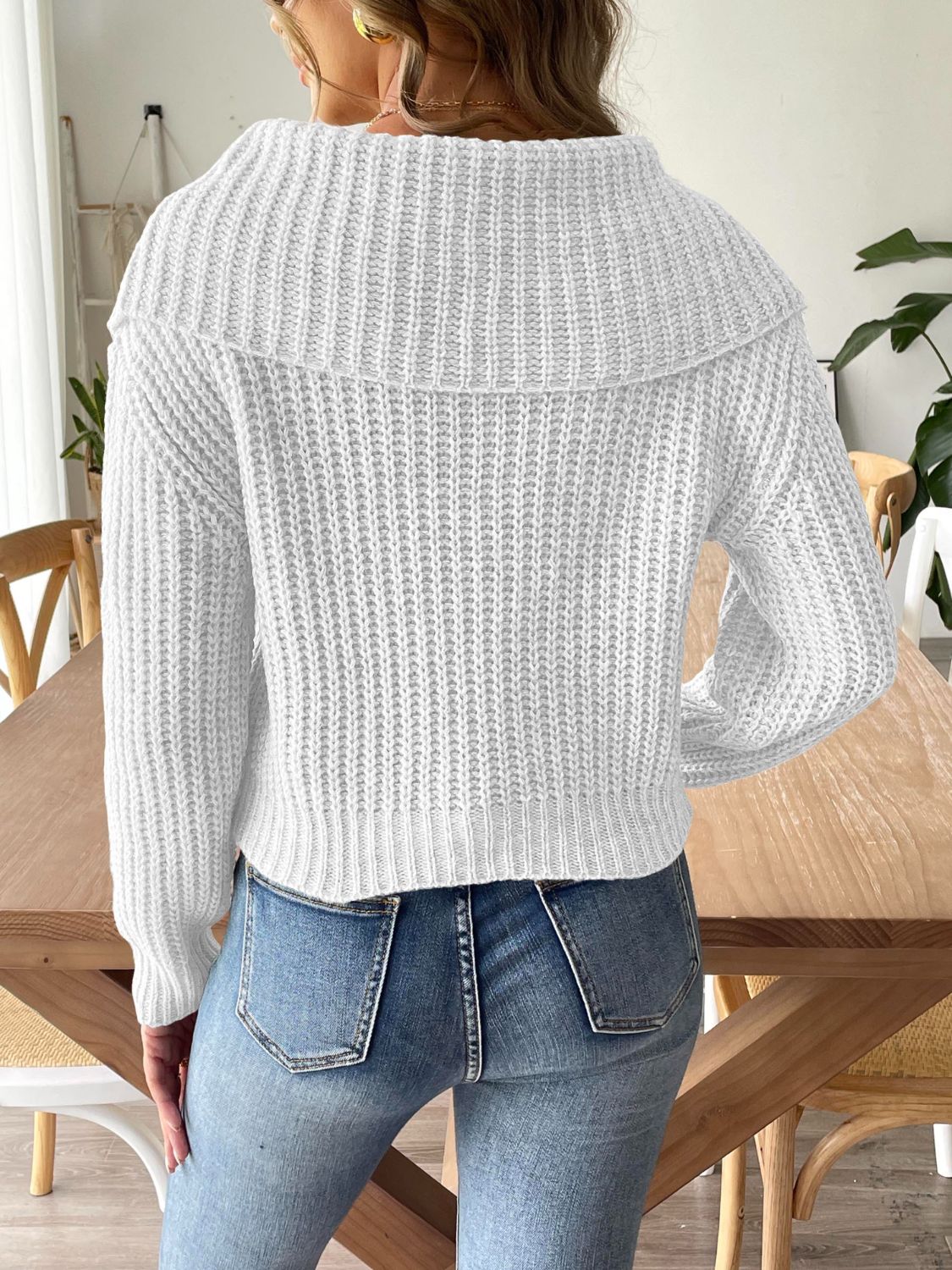 Cable-knit long sleeve sweater