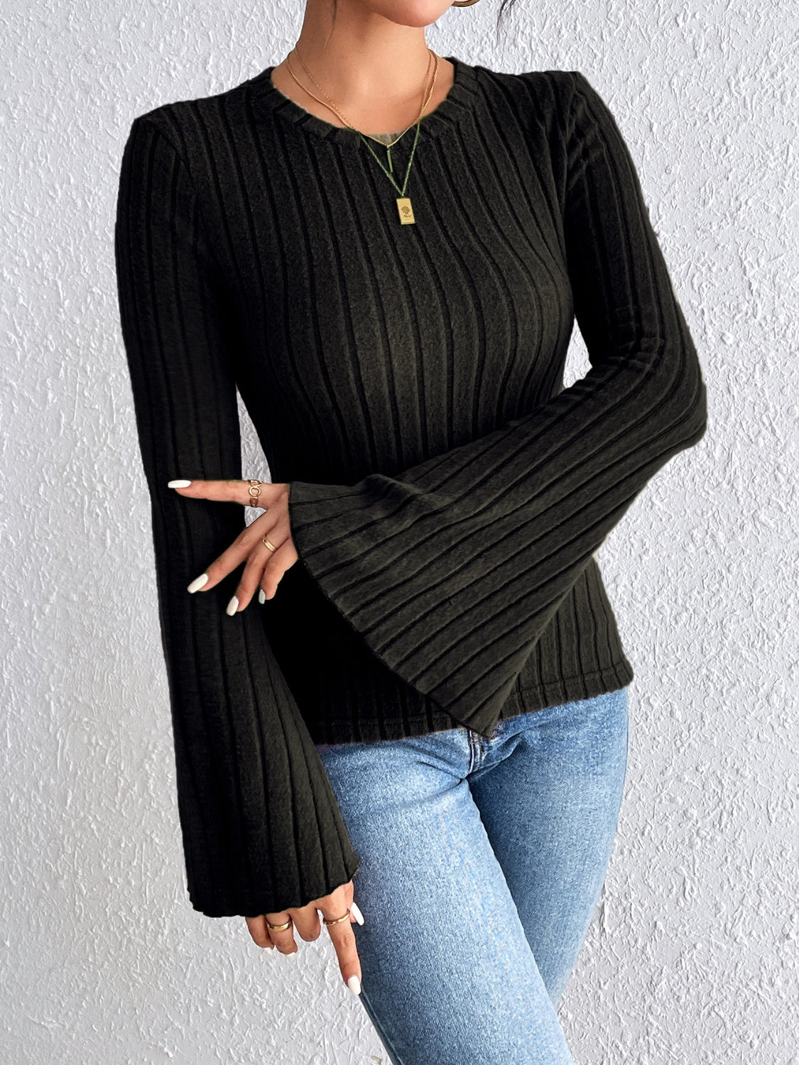 Round neck flare sleeve t-shirt