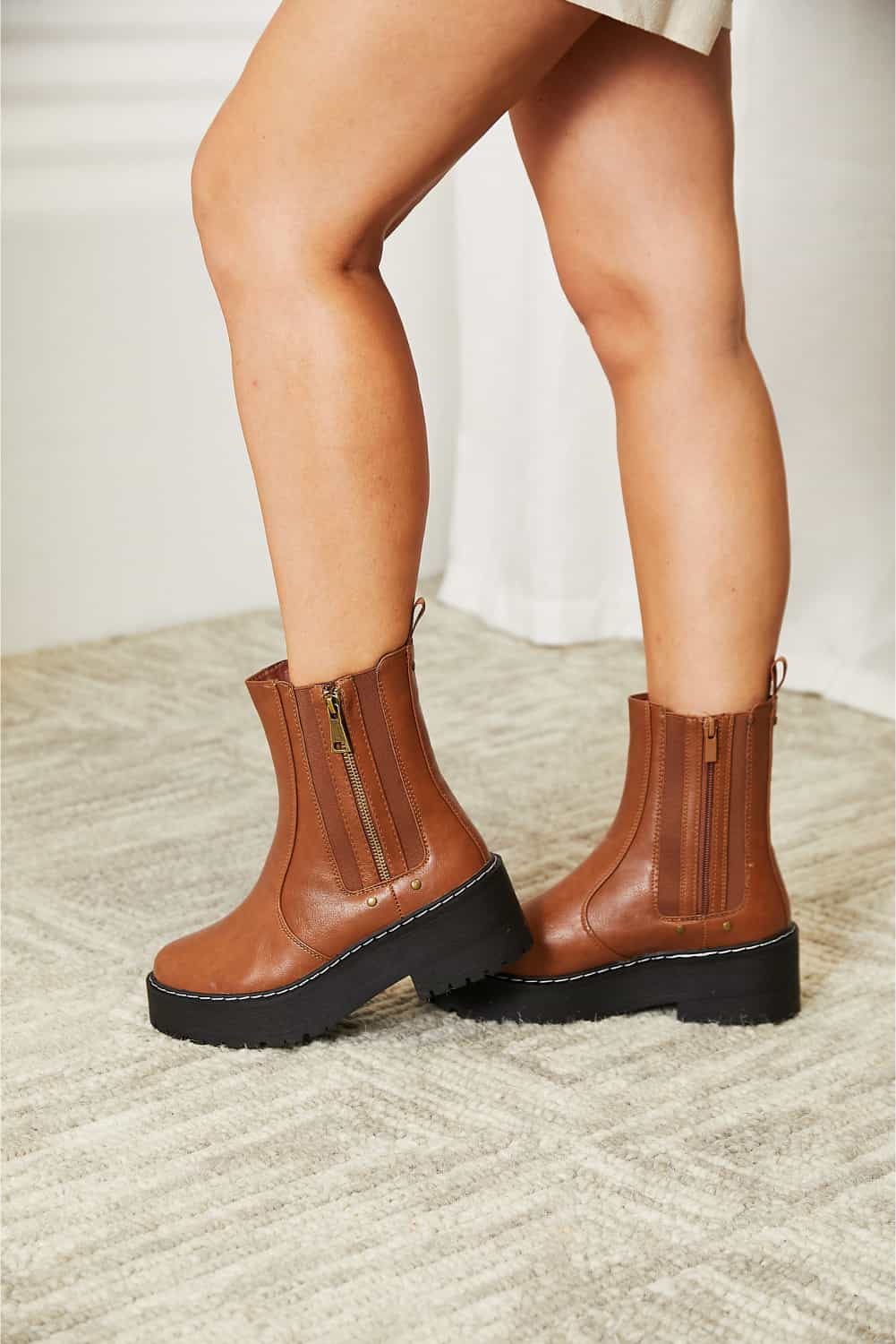 Forever link side zip platform boots