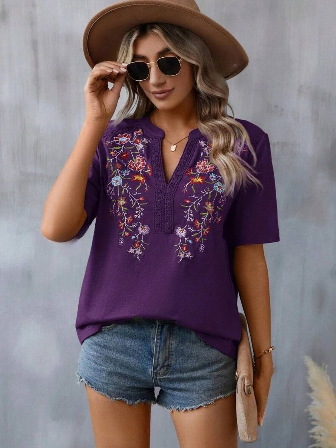 Embroidered notched short sleeve t-shirt - violet / s