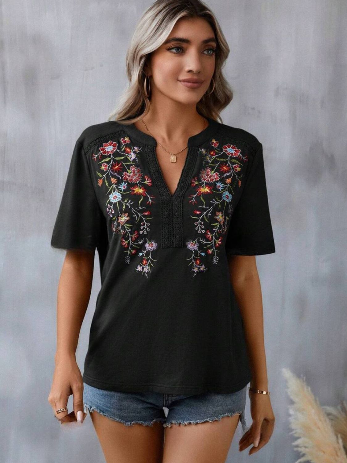 Embroidered notched short sleeve t-shirt